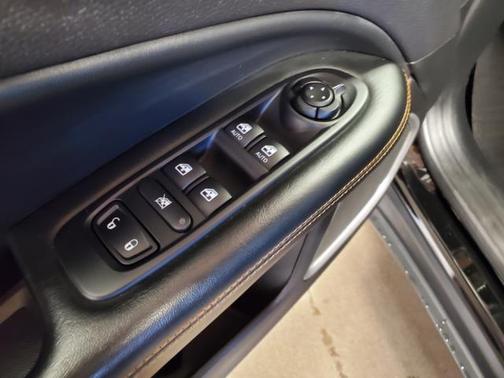 Diamond Black Crystal Pearlcoat 2020 Jeep Compass Limited