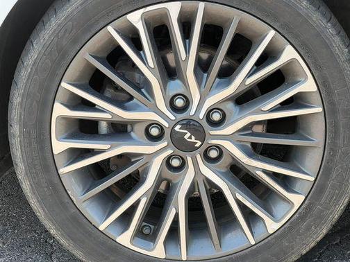 Snow White Pearl 2022 Kia Forte GT-Line