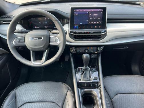 Diamond Black Crystal Pearlcoat 2025 Jeep Compass Limited