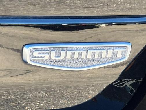 Diamond Black Crystal Pearlcoat 2023 Jeep Grand Cherokee Summit