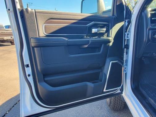 2025 RAM 3500 Laramie Crew Cab 4x4 8' Box