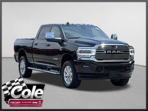 Diamond Black Crystal Pearlcoat 2023 RAM 3500 Laramie Crew Cab 4x4 6'4' Box