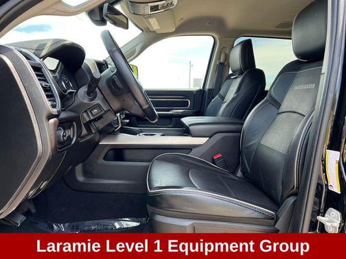 Diamond Black Crystal Pearlcoat 2023 RAM 3500 Laramie Crew Cab 4x4 6'4' Box