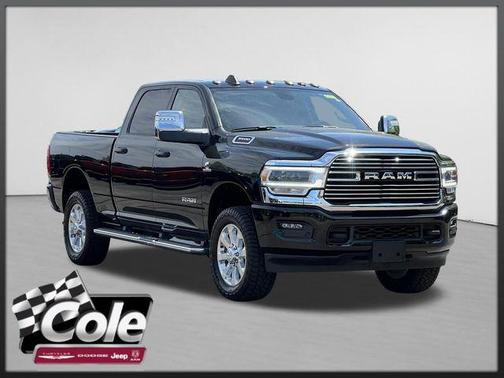Diamond Black Crystal Pearlcoat 2023 RAM 3500 Laramie Crew Cab 4x4 6'4' Box
