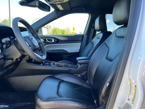 Bright White Clearcoat 2024 Jeep Compass Limited
