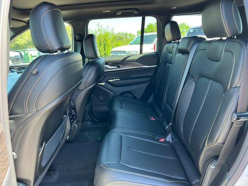 Bright White Clearcoat 2026 Jeep Grand Cherokee 85th Anniversay Edition 4x4