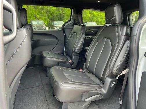Pw7 2027 Chrysler Pacifica L