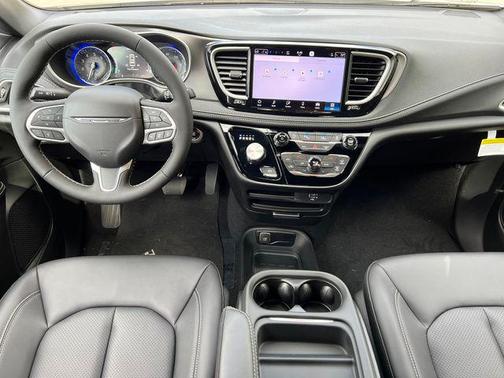Pw7 2027 Chrysler Pacifica L