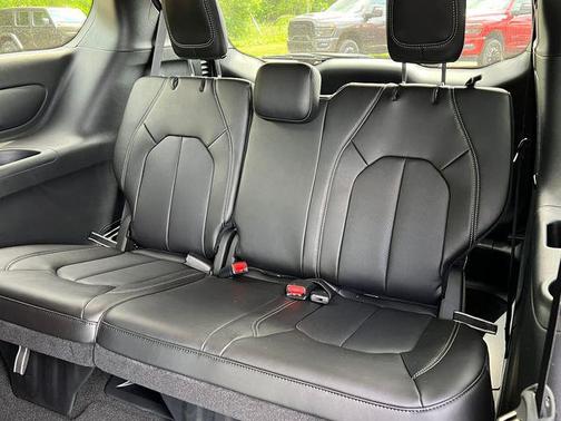 Pw7 2027 Chrysler Pacifica L