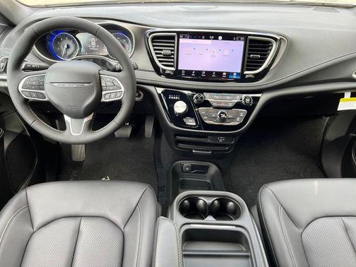 Bright White Clearcoat 2027 Chrysler Pacifica L