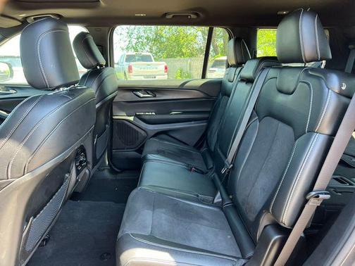 Baltic Gray Metallic Clearcoat 2024 Jeep Grand Cherokee L Altitude