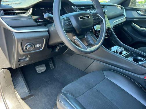 Baltic Gray Metallic Clearcoat 2024 Jeep Grand Cherokee L Altitude