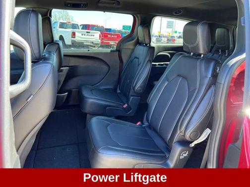 Red Hot Pearlcoat 2026 Chrysler Voyager LX