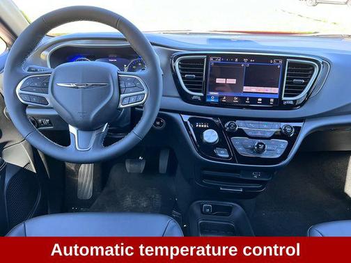 Red Hot Pearlcoat 2026 Chrysler Voyager LX