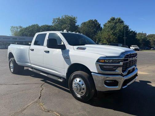 2025 RAM 3500 Tradesman Crew Cab 4x4 8' Box