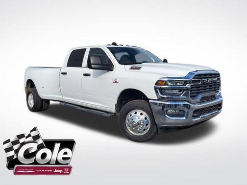 2025 RAM 3500 Tradesman Crew Cab 4x4 8' Box