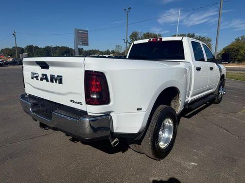 2025 RAM 3500 Tradesman Crew Cab 4x4 8' Box