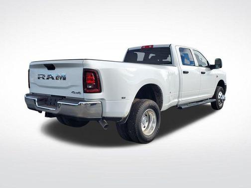 2025 RAM 3500 Tradesman Crew Cab 4x4 8' Box