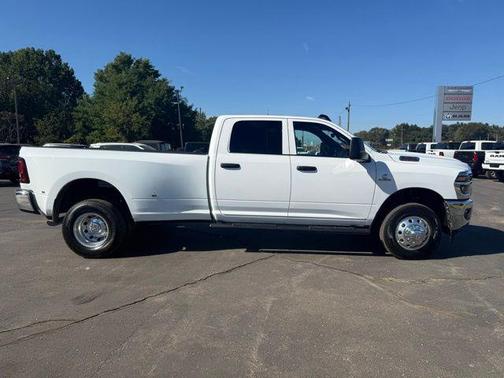2025 RAM 3500 Tradesman Crew Cab 4x4 8' Box