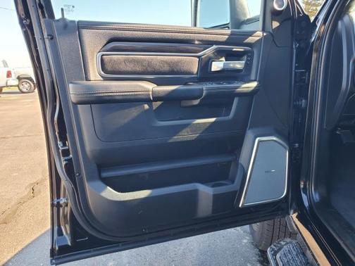 2025 RAM 3500 Laramie Crew Cab 4x4 8' Box