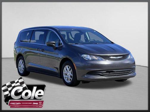 Granite Crystal Metallic Clearcoat 2017 Chrysler Pacifica Touring