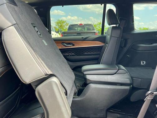 Diamond Black Crystal Pearlcoat 2021 Jeep Grand Cherokee L Summit Reserve