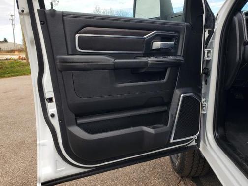 2025 RAM 2500 Laramie Crew Cab 4x4 6'4' Box