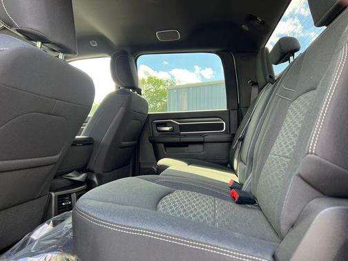 Bright White Clearcoat 2025 RAM 2500 Big Horn Crew Cab 4x4 6'4' Box