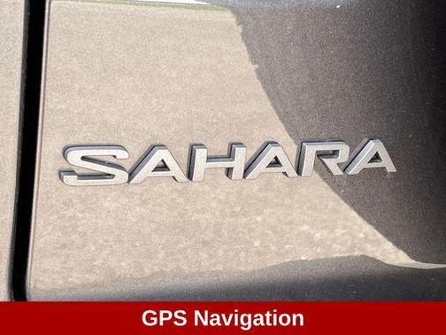 Granite Crystal Metallic Clearcoat 2025 Jeep Wrangler 4-Door Sahara 4x4