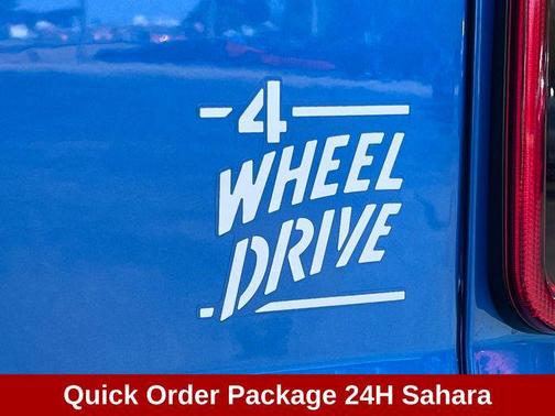 Hydro Blue Pearlcoat 2026 Jeep Gladiator Sahara 4x4