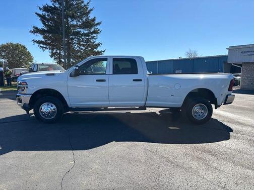 2025 RAM 3500 Tradesman Crew Cab 4x4 8' Box