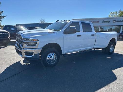 2025 RAM 3500 Tradesman Crew Cab 4x4 8' Box