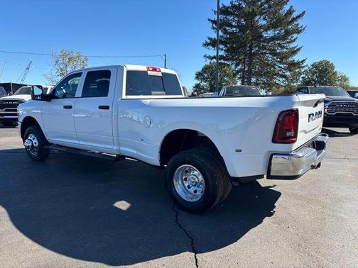 2025 RAM 3500 Tradesman Crew Cab 4x4 8' Box
