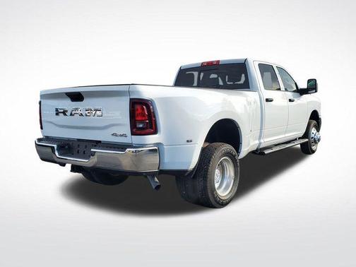 2025 RAM 3500 Tradesman Crew Cab 4x4 8' Box