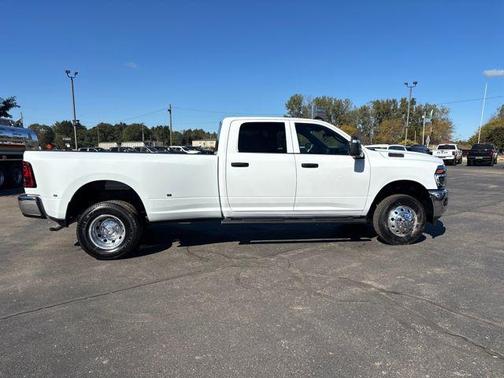 2025 RAM 3500 Tradesman Crew Cab 4x4 8' Box