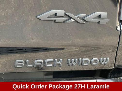 Diamond Black Crystal Pearlcoat 2022 RAM 1500 Laramie