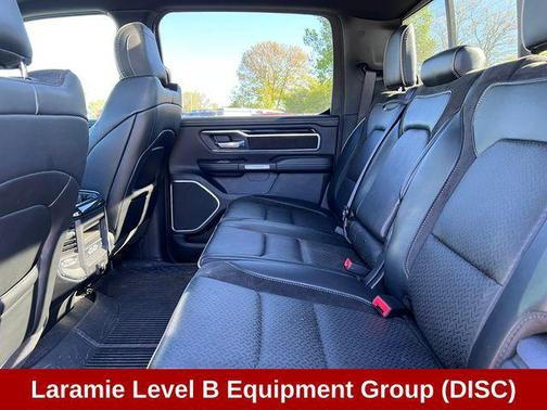 Diamond Black Crystal Pearlcoat 2022 RAM 1500 Laramie