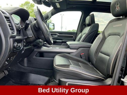 Diamond Black Crystal Pearlcoat 2022 RAM 1500 Laramie