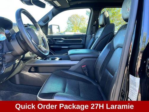 Diamond Black Crystal Pearlcoat 2022 RAM 1500 Laramie