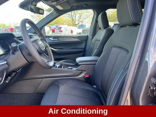 Baltic Gray Metallic Clearcoat 2026 Jeep Grand Cherokee L Altitude