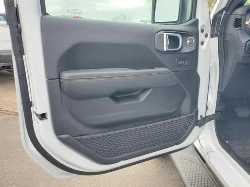 2025 Jeep Gladiator High Tide