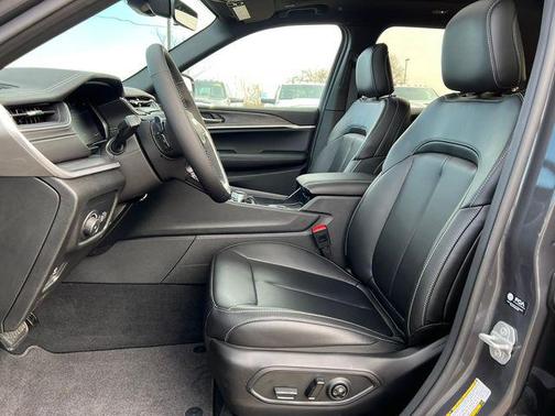 Baltic Gray Metallic Clearcoat 2025 Jeep Grand Cherokee Limited