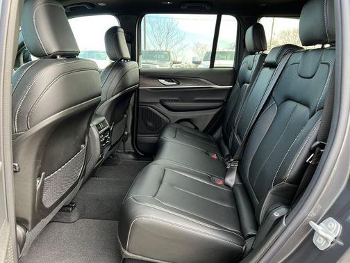 Baltic Gray Metallic Clearcoat 2025 Jeep Grand Cherokee Limited
