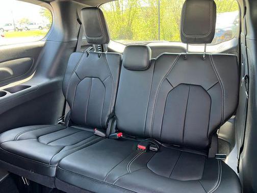 Red Hot Pearlcoat 2026 Chrysler Pacifica L