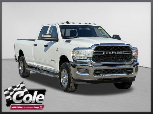 Bright White Clearcoat 2019 RAM 3500 Tradesman Crew Cab 4x4 8' Box