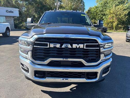 2025 RAM 3500 Tradesman Crew Cab 4x4 8' Box