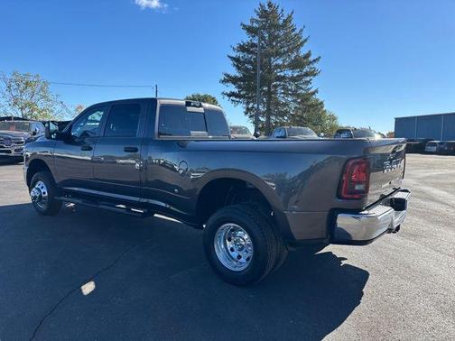 2025 RAM 3500 Tradesman Crew Cab 4x4 8' Box