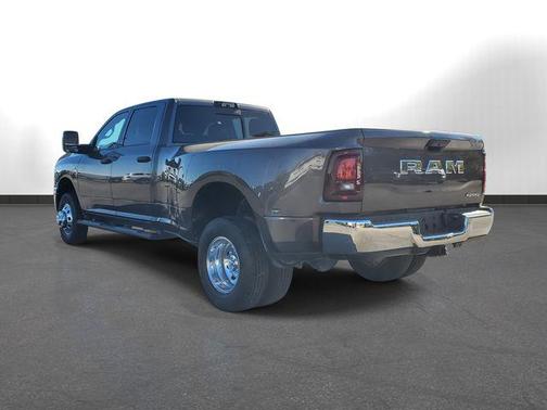 2025 RAM 3500 Tradesman Crew Cab 4x4 8' Box