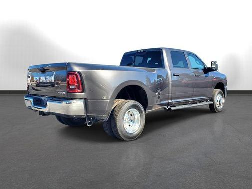 2025 RAM 3500 Tradesman Crew Cab 4x4 8' Box