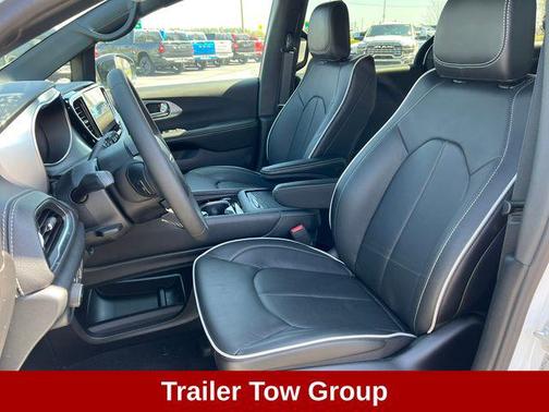 Bright White Clearcoat 2026 Chrysler Pacifica Limited